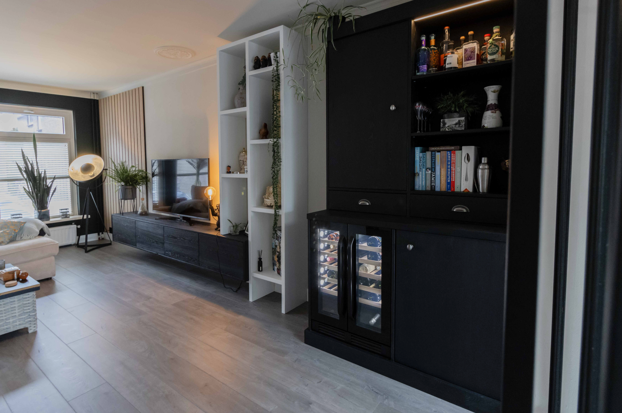 Wijnkast Eikenhout Zwart