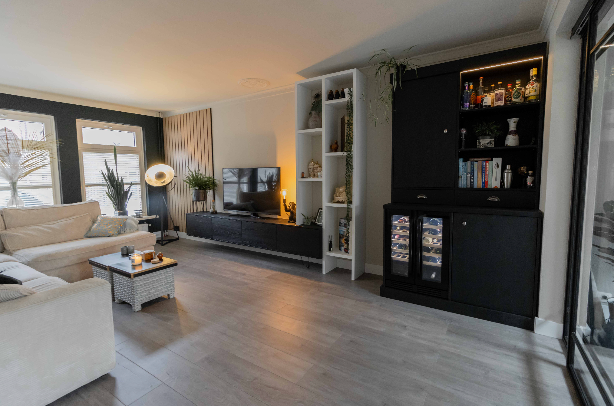 Wijnkast Eikenhout Zwart