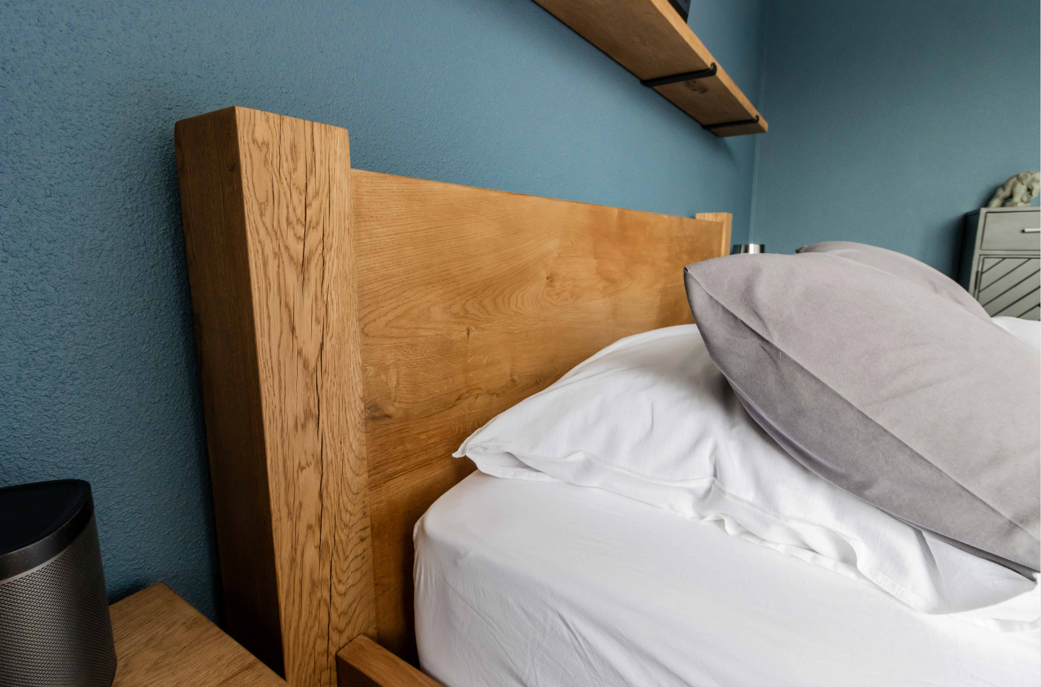 Bed ombouw rustiek eiken met nachtkastjes