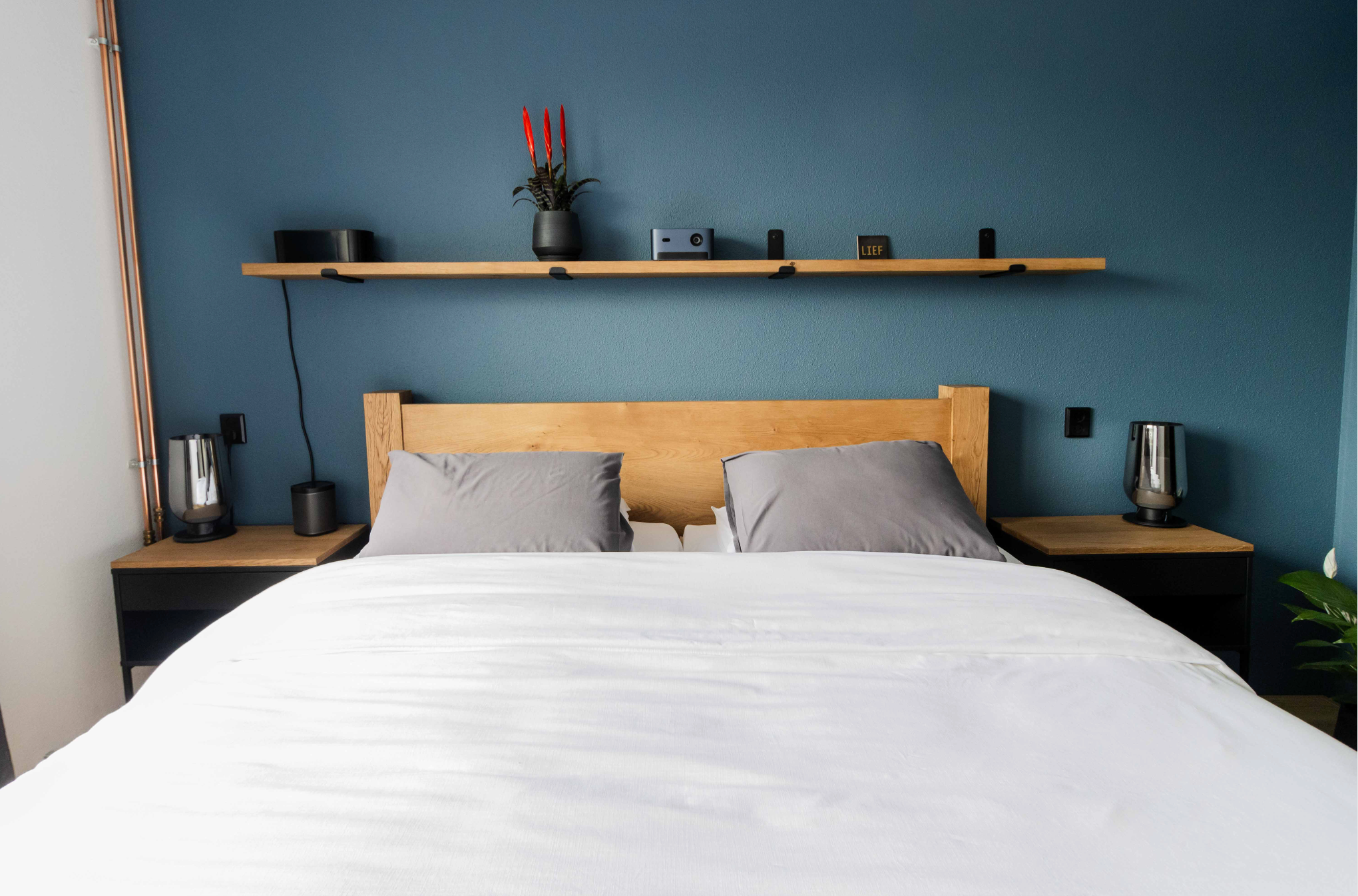 Bed ombouw rustiek eiken met nachtkastjes