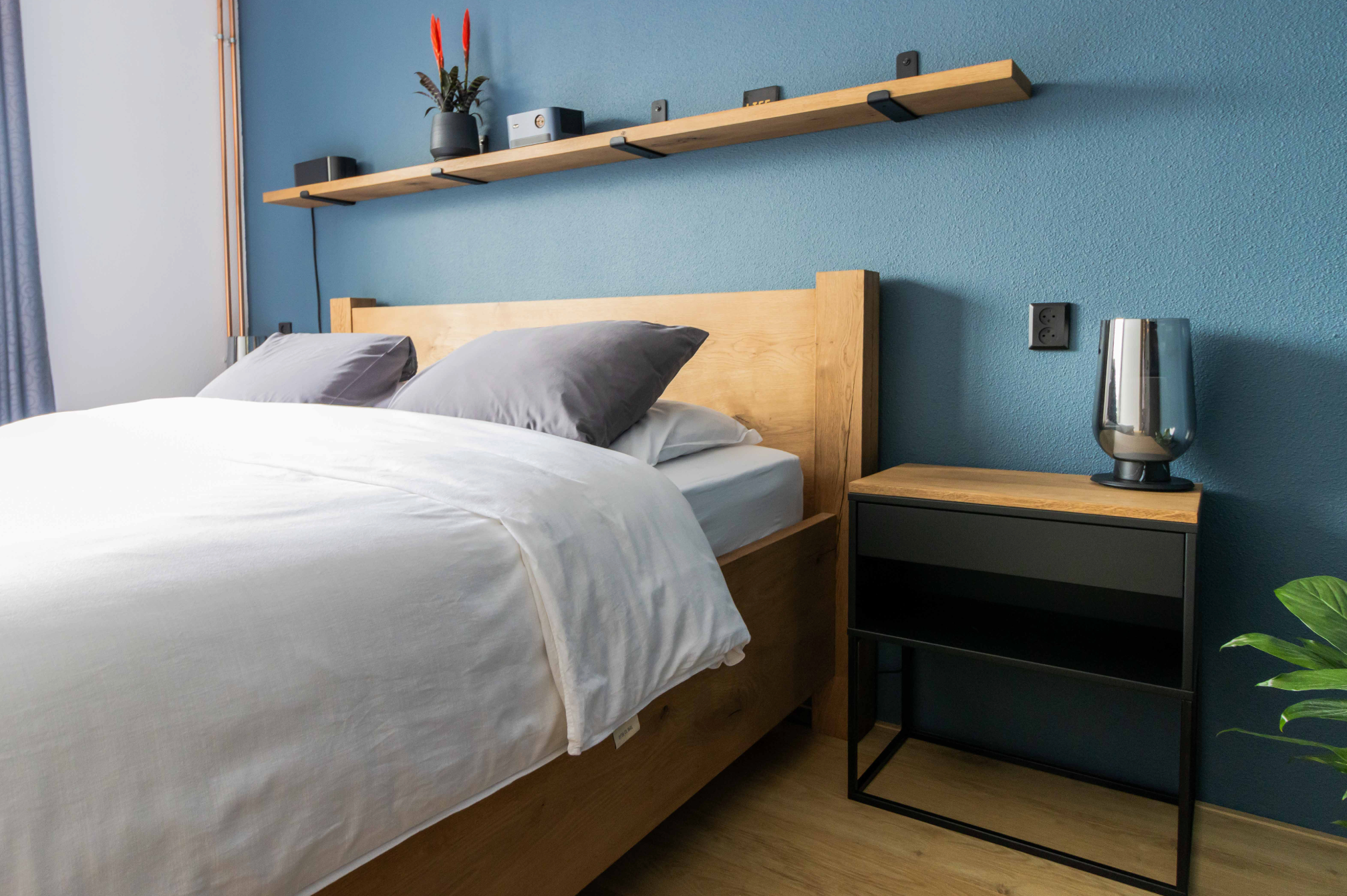 Bed ombouw rustiek eiken met nachtkastjes