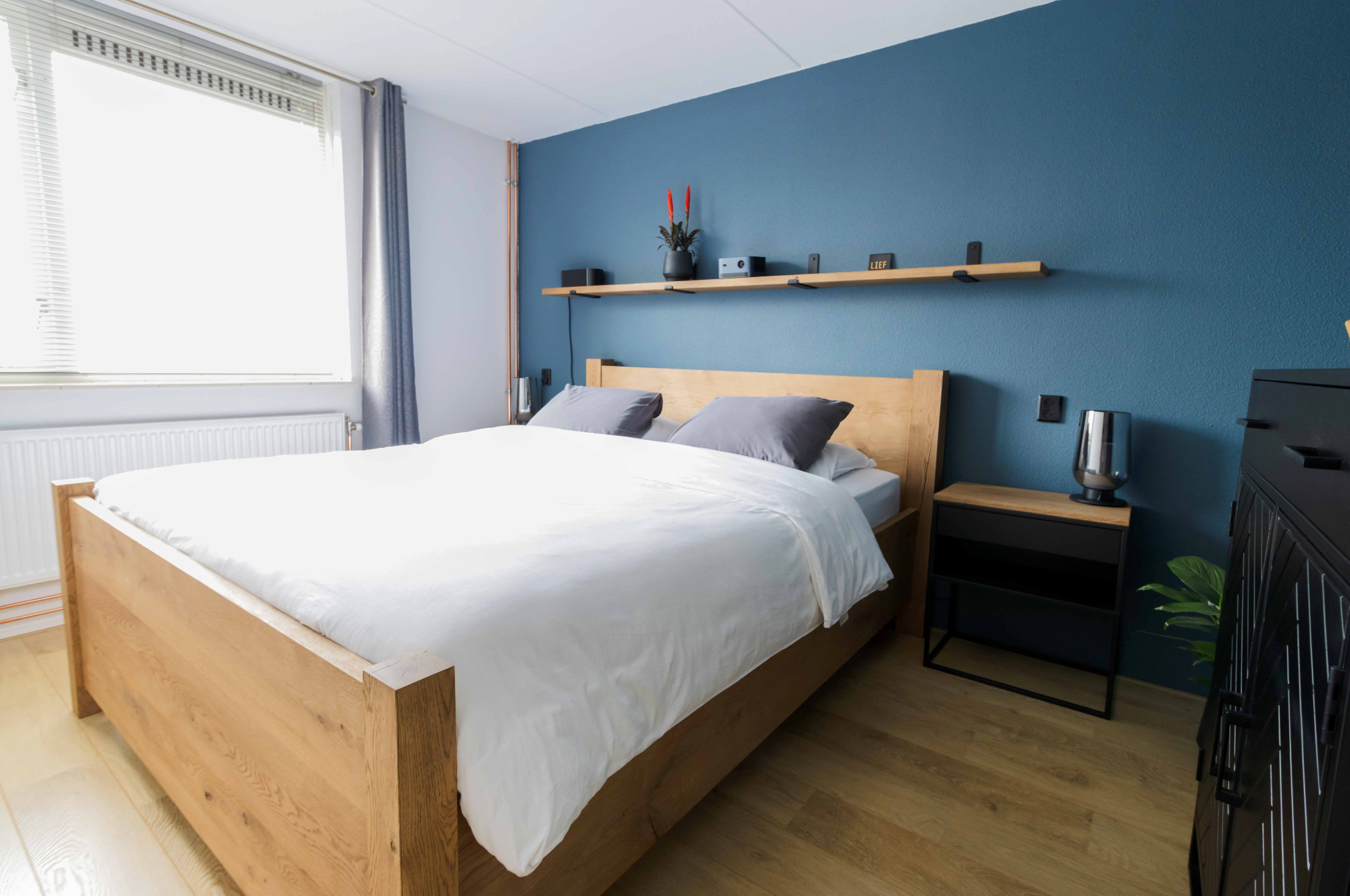 Bed ombouw rustiek eiken met nachtkastjes