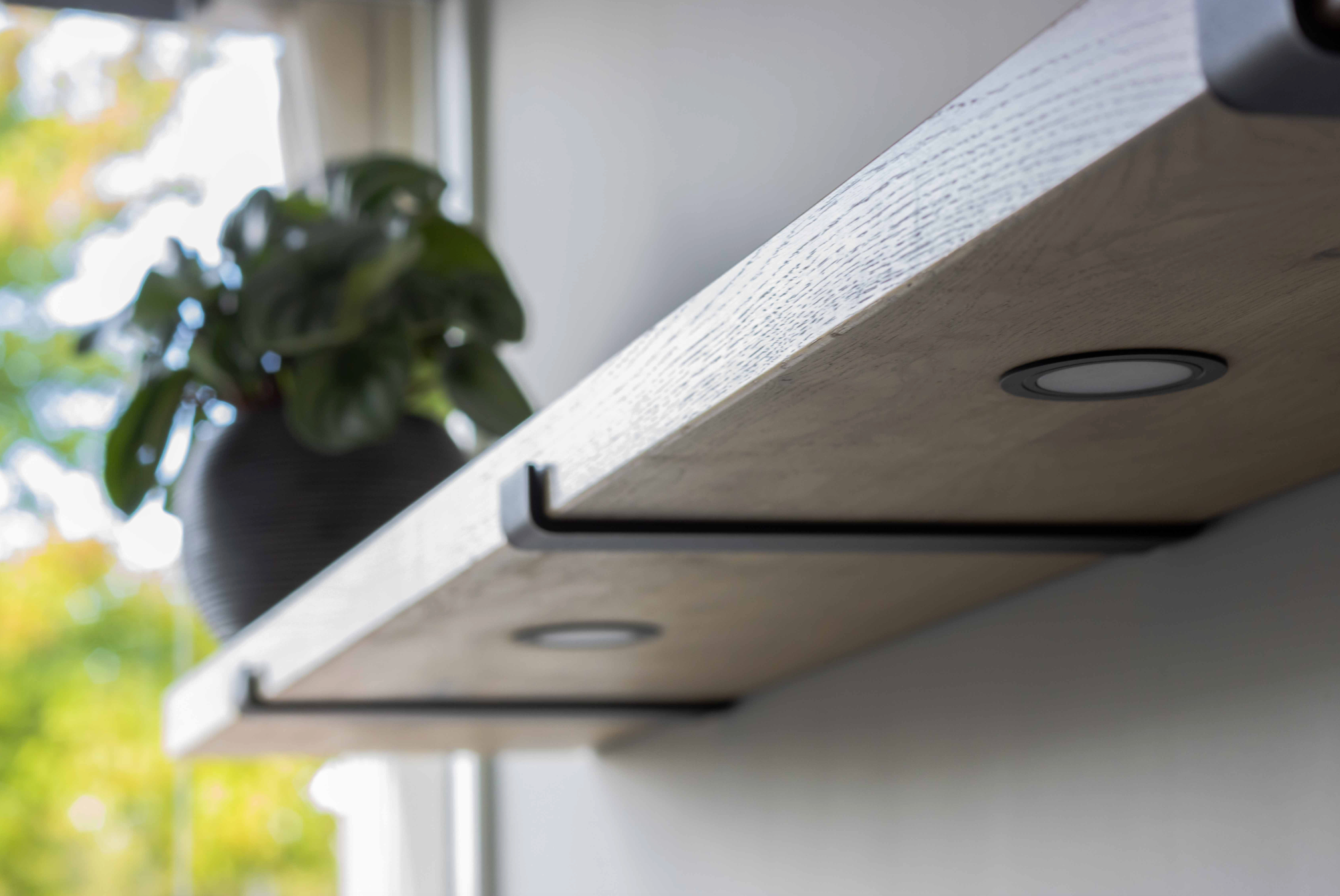 Wandplank met ingebouwde spots