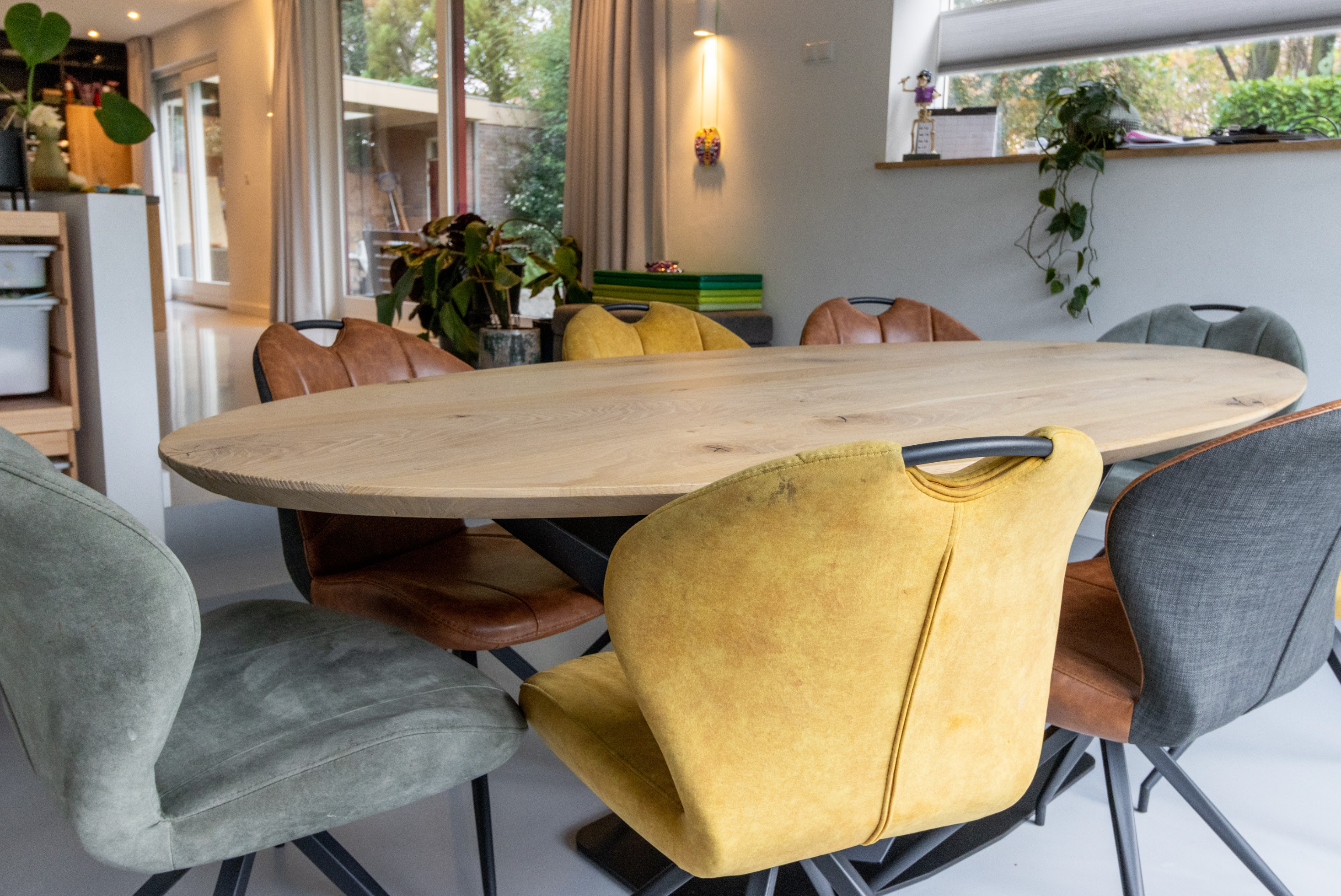Eettafel ovaal eikenhout stalen frame