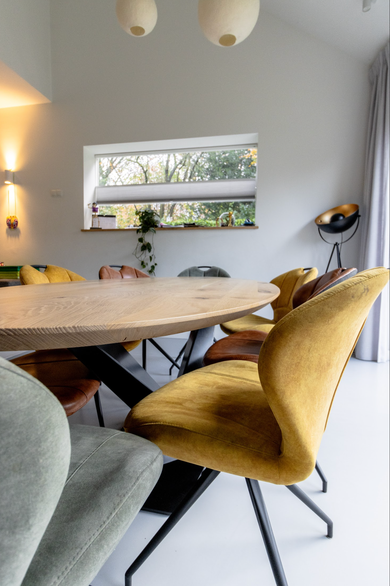 Eettafel ovaal eikenhout stalen frame