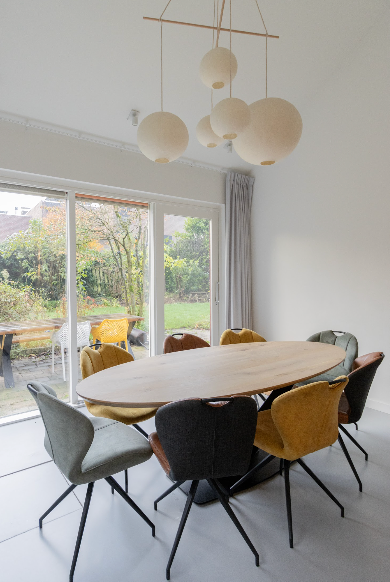 Eettafel ovaal eikenhout stalen frame